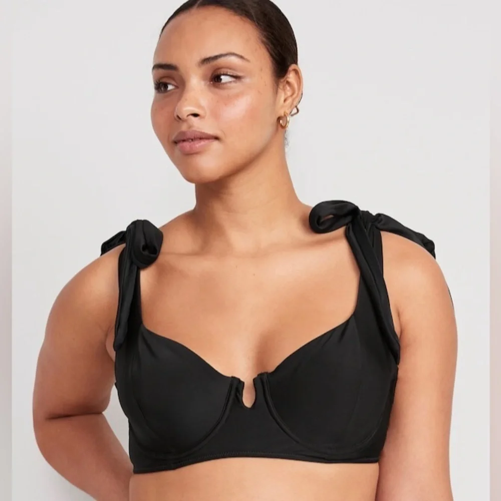 NWT! Black Tie-Shoulder Underwire Bikini Swim Top - Medium 🌻